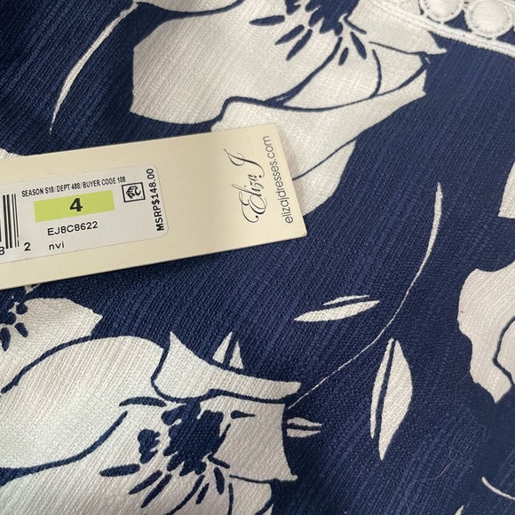 NWT-Eliza J-Navy and White Floral Shift Dress - Picture 4 of 5